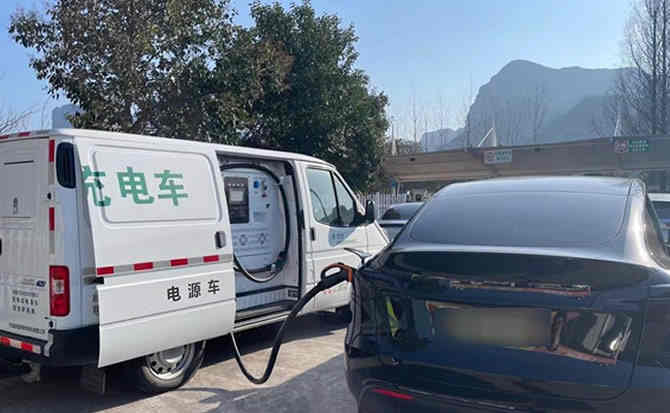 和布克赛尔汽车搭电